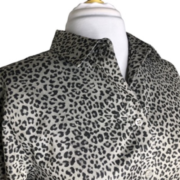 NWT Chico's Animal Print Button Down No Iron Shirt Size 1 - Picture 2 of 12